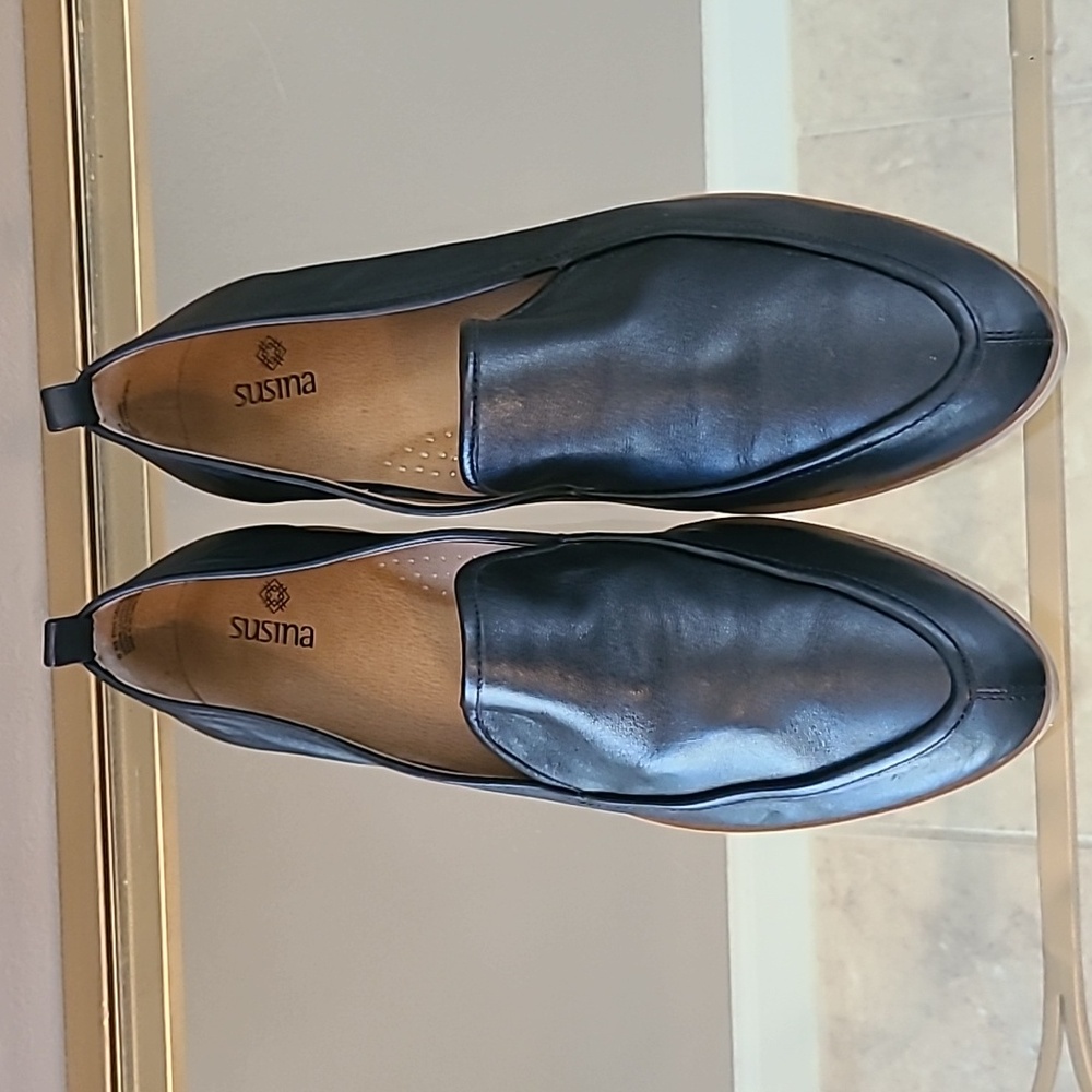 Susina Kellen genuine leather upper black loafer almond toe shoes w slight heel.